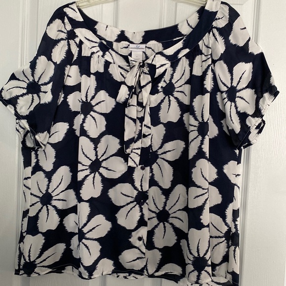 BNWOT - Navy and White Floral Top - Picture 1 of 8